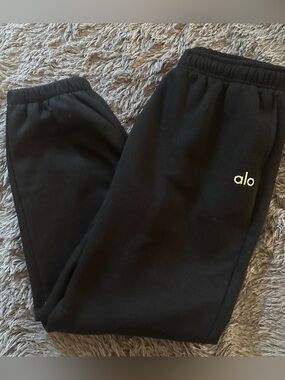 Black Accolade Alo Yoga Sweatpants
